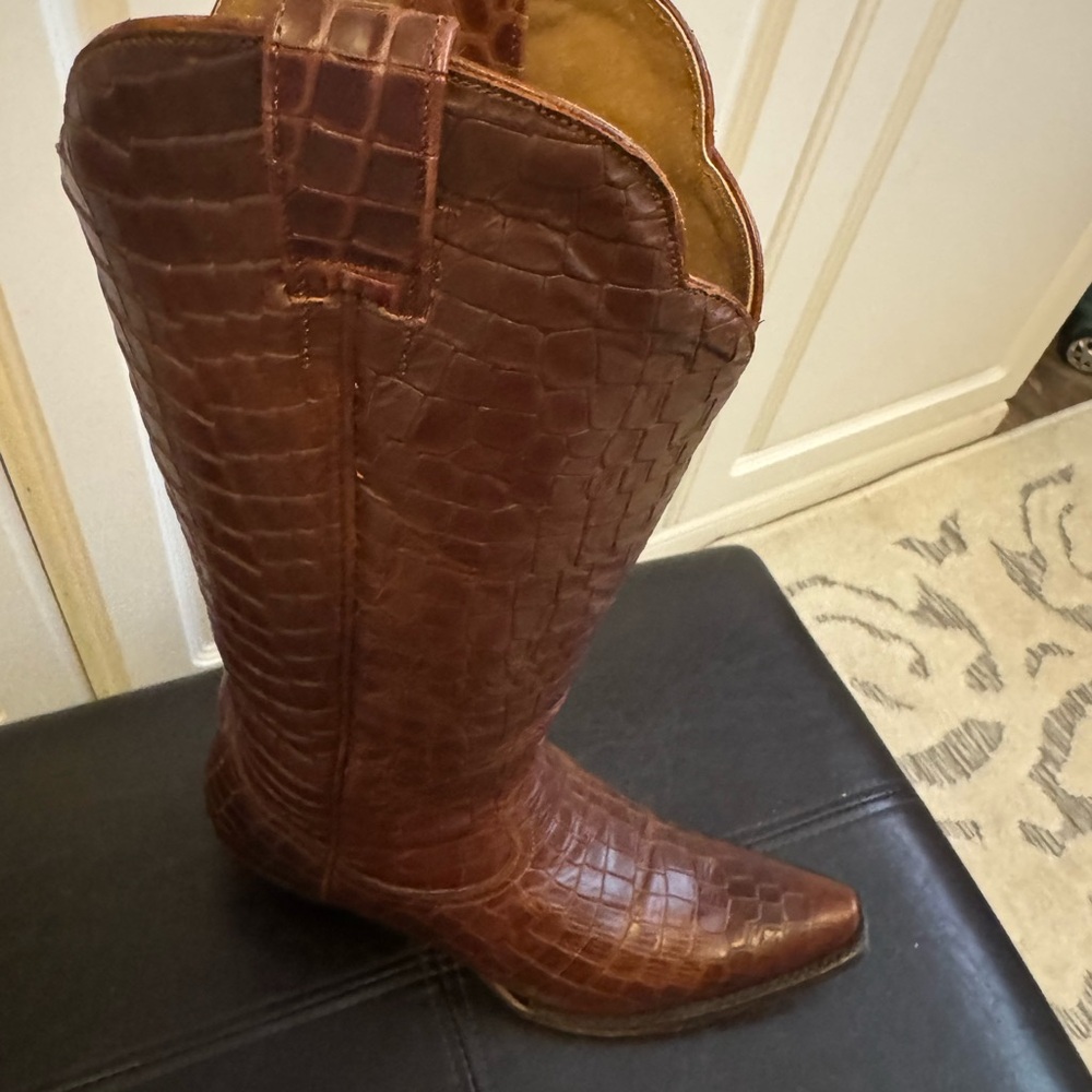 Idyllwind Brown Embossed Cowboy Boots